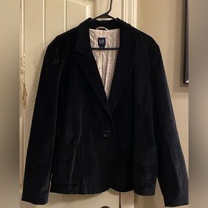 Perfect for the holidays! Beautiful black velvet Gap Maternity Blazer